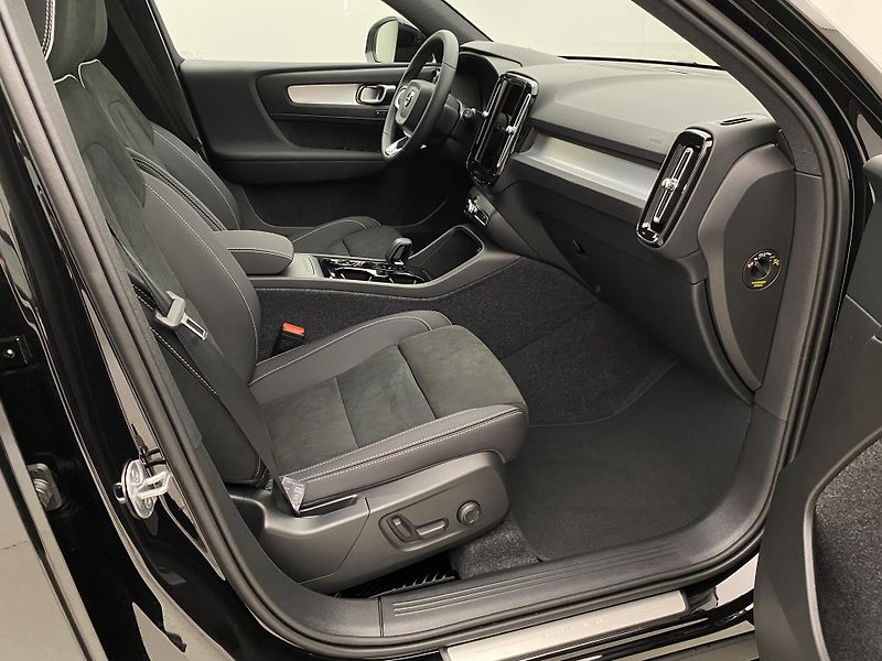 Volvo XC40 (2026) B3 AUT DARK ULTRA  - fotka 22 z 60