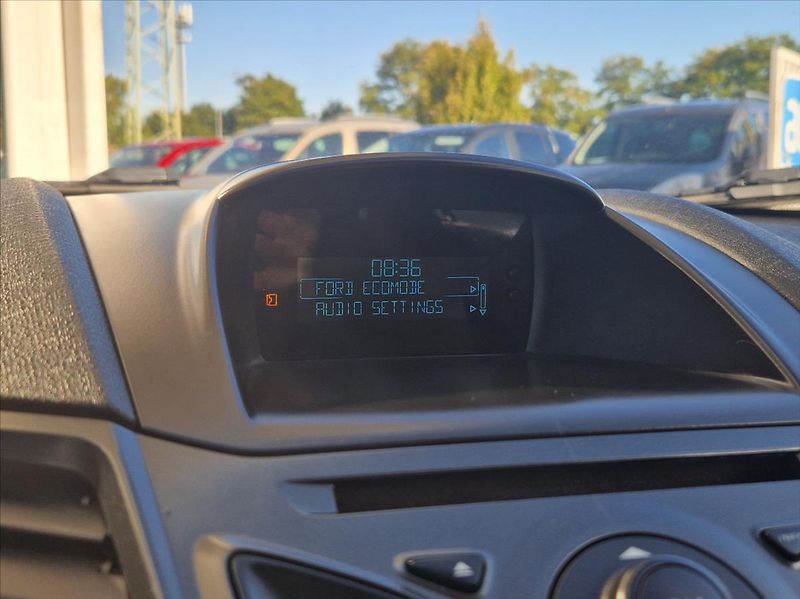 Ford Fiesta 1,2 i 44kW MANUÁL HEZKÝNÁJEZD - fotka 31 z 36