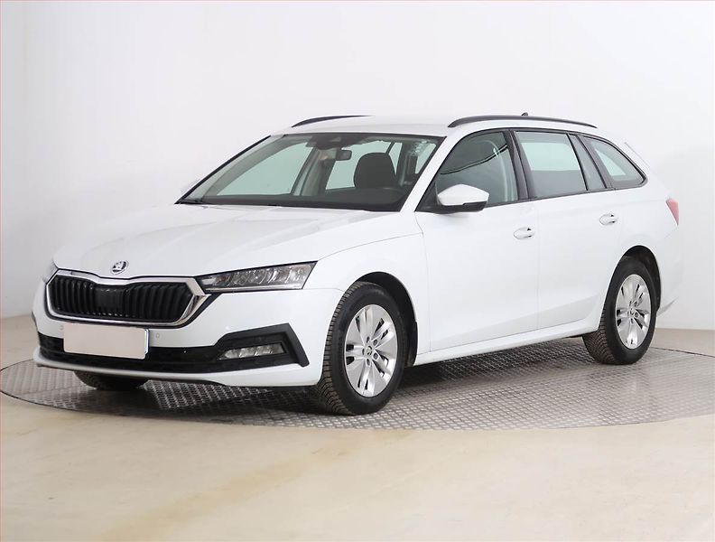 Škoda Octavia (2022) Ambition 1.0 TSI, Navi - fotka 2 z 23