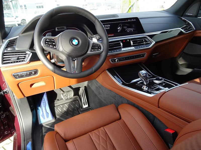 BMW X5 xDrive40i - fotka 5 z 7