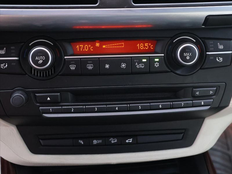 BMW X5 3,0 xDrive 40d 225kW CZ Kůže - fotka 19 z 27