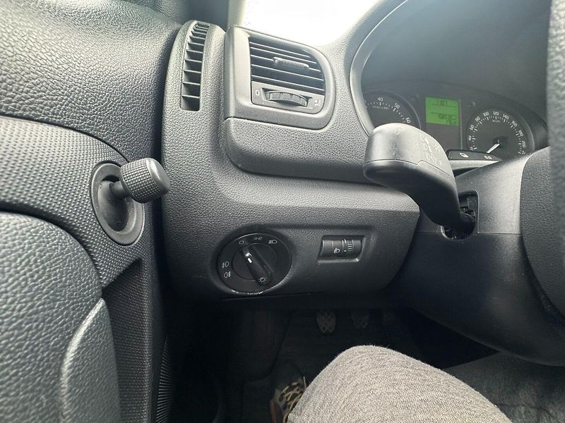 Škoda Fabia (2013) 1,2 HTP 51 KW KM STK 1. MAJ. - fotka 25 z 49