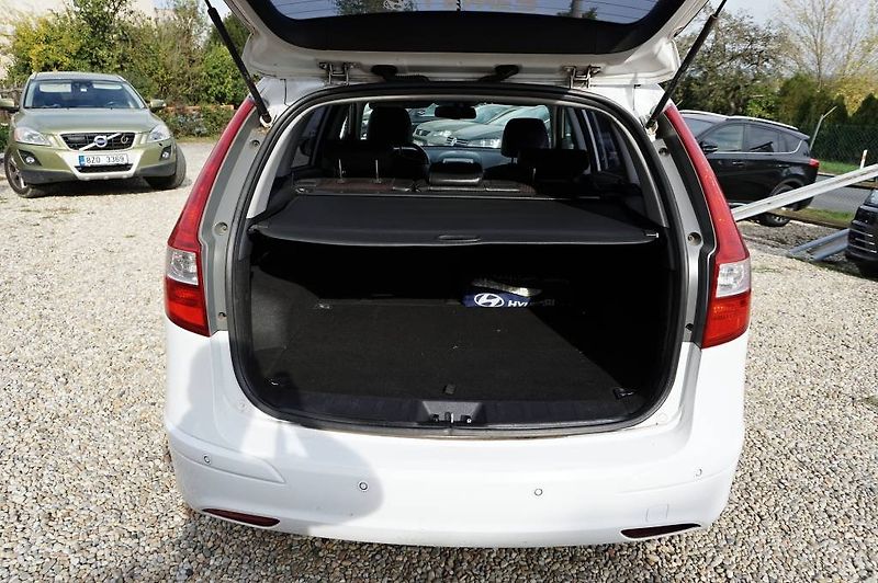 Hyundai i30 (2010) STYLE 1,6 CVVT 93 kW - fotka 10 z 35