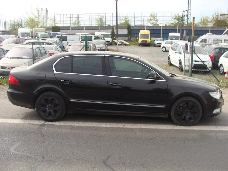 Škoda Superb 2.0 TDi, 125 kW, tažné, klima - fotka 7 z 30