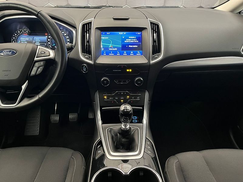 Ford S-MAX 2.0 EB Titanium manuál 7 míst - fotka 14 z 63