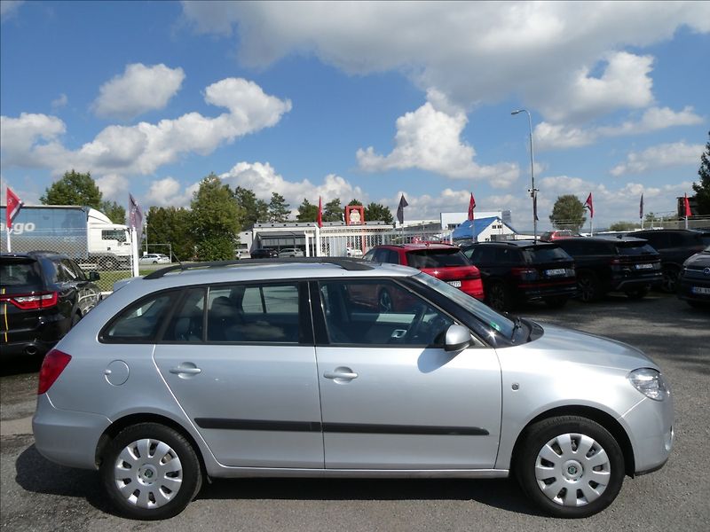 Škoda Fabia 1,6 i 1.MAJITEL,závěs,serviska - fotka 12 z 59