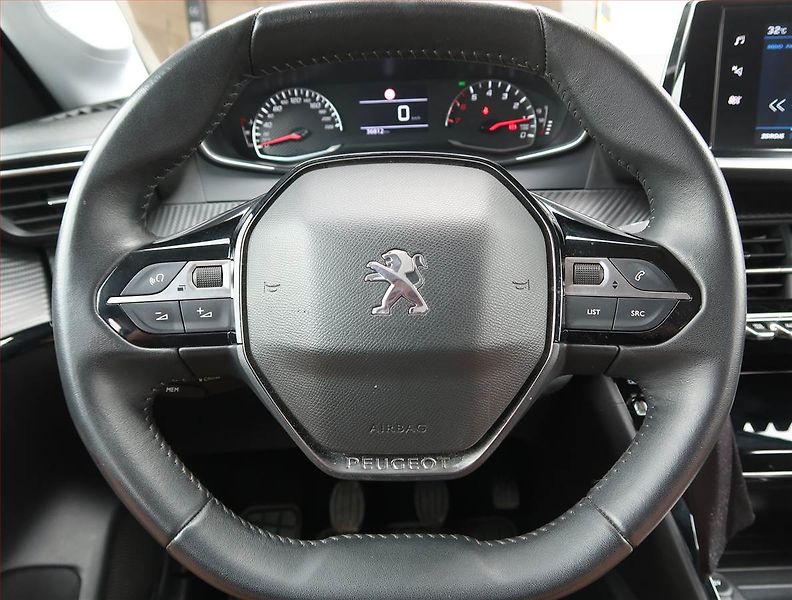 Peugeot 208 (2022) Allure 1.2 PureTech - fotka 15 z 17