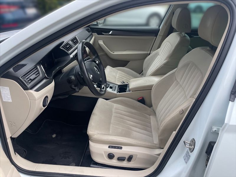 Škoda Superb 2,0 TDI 110 Style AT - fotka 7 z 11