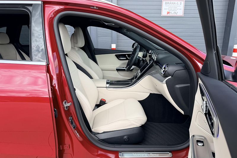 Mercedes-Benz Třídy C (2024) C 300 de 4Matic EQ - fotka 40 z 100