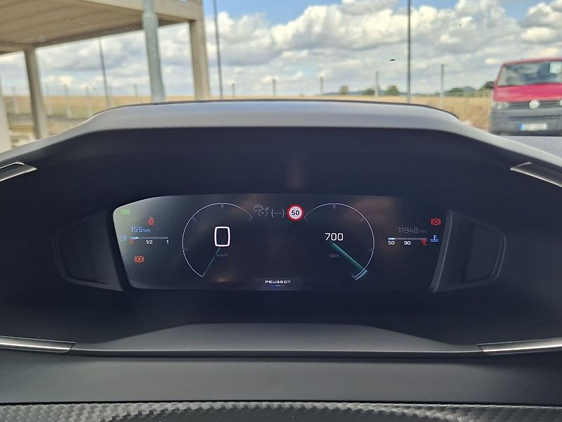Peugeot 2008 ALLURE 1,2 PT 100k M6 - fotka 16 z 27