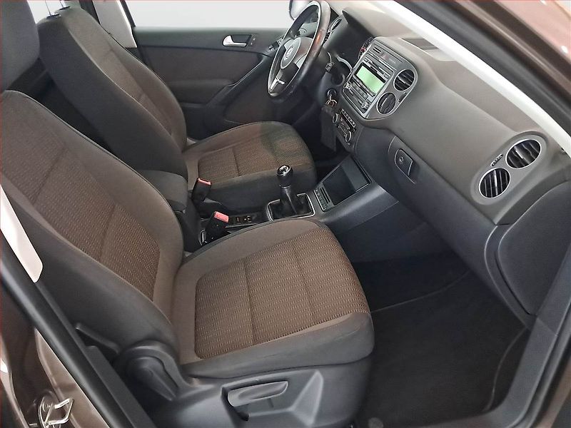 Volkswagen Tiguan (2012) 2.0 TDI, Serv.kniha - fotka 9 z 19