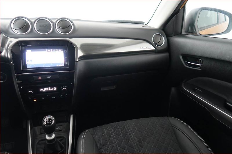 Suzuki Vitara (2024) Elegance 1.4 BoosterJet - fotka 8 z 19
