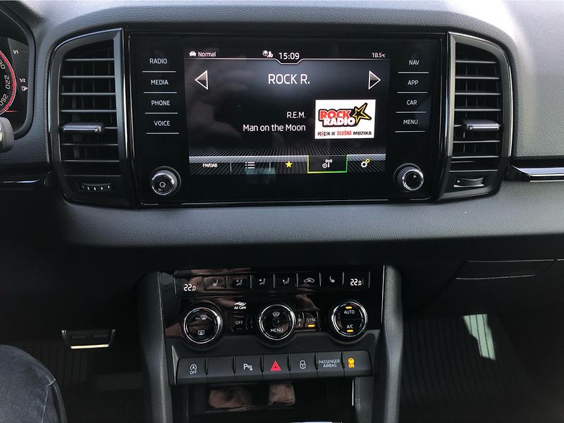 Škoda Karoq Sportline 1.5 TSI DSG - fotka 22 z 30