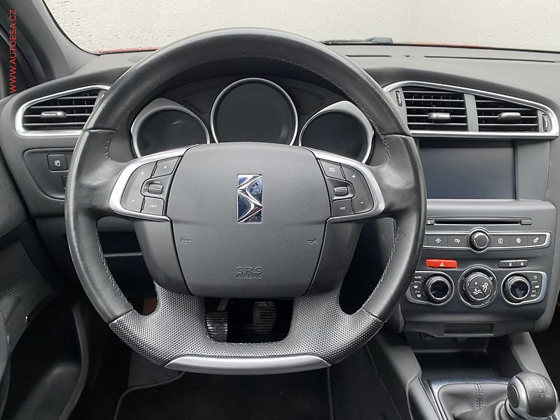 DS Automobiles DS4 (2016) 1.2 PT - fotka 11 z 18