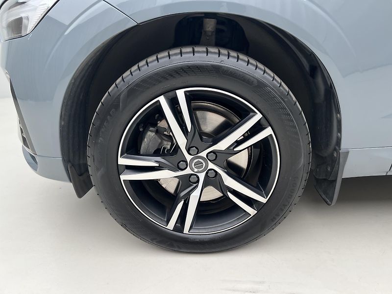 Volvo XC60 B4 AWD R-DESIGN AUT CZ - fotka 15 z 45