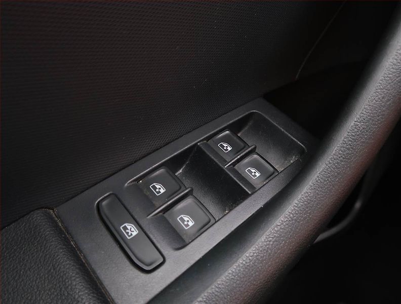Škoda Rapid (2016) Style 1.2 TSI, Tempomat - fotka 18 z 19