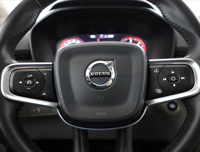 Volvo XC40 (2019) Inscription D3, Automat, Kůže - fotka 8 z 21