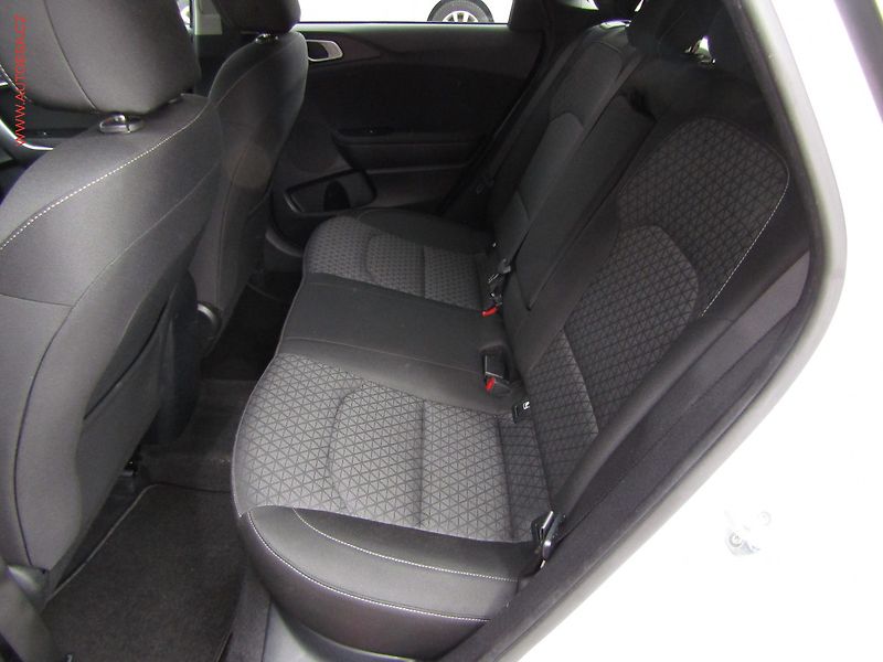 Kia Ceed (2021) 1.4 T-GDi, 2.maj,ČR, AT, LED - fotka 10 z 18