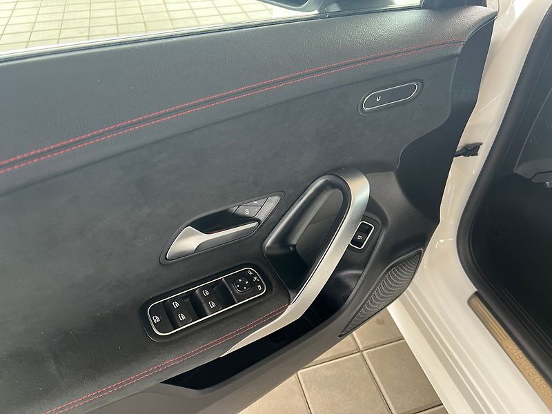 Mercedes-Benz CLA 200d 4M SB - fotka 11 z 15