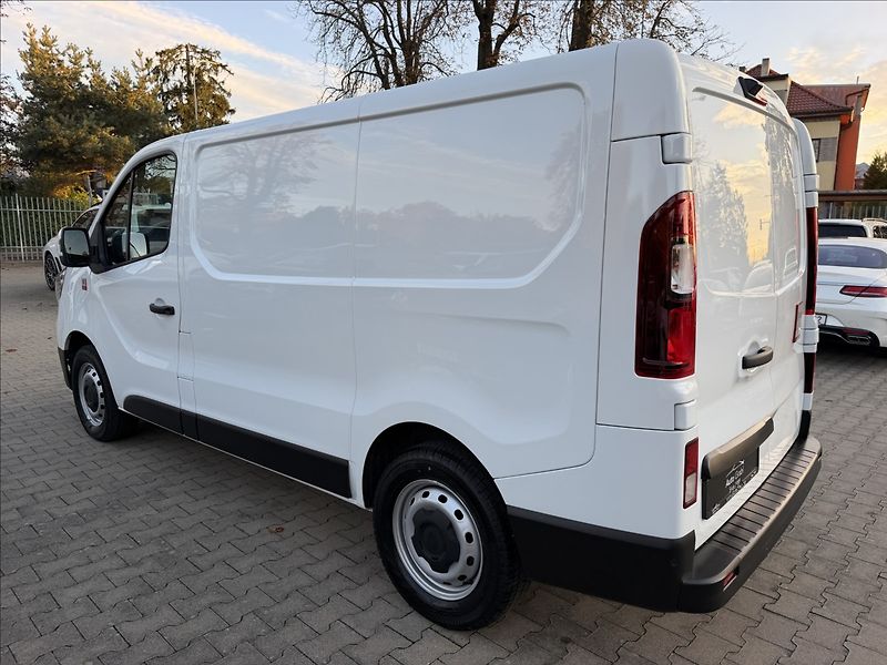 Renault Trafic L1H1 Red - fotka 7 z 23