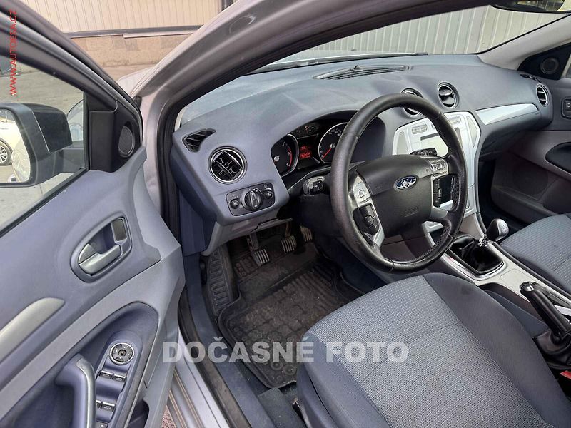 Ford Mondeo (2008) 2.0 TDCi, AC, tempo, navi - fotka 3 z 3