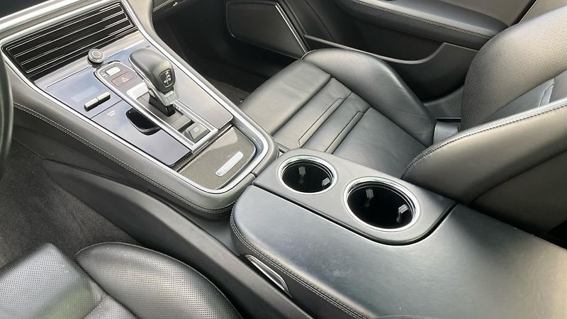Porsche Panamera Turbo S E-Hybrid - fotka 22 z 30