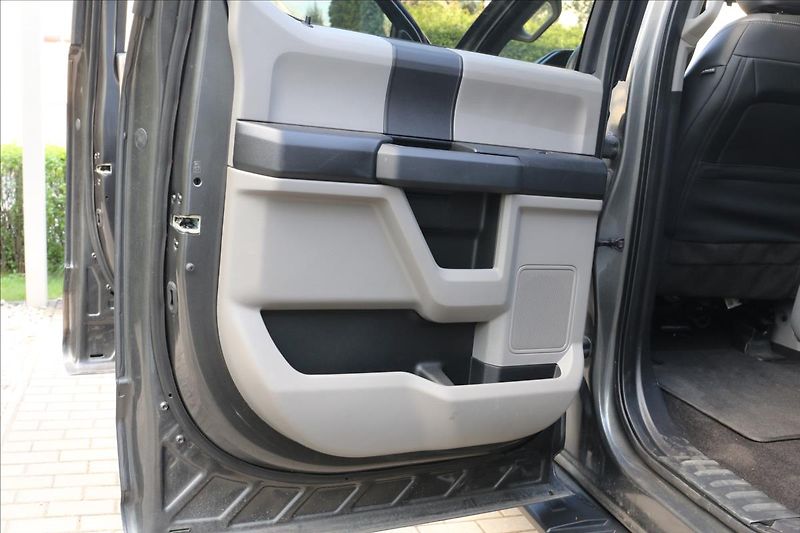 Ford F-150 5,0 V8, hardtop - fotka 58 z 64