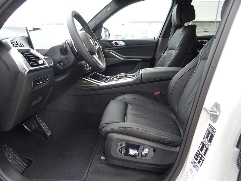 BMW X7 xDrive40d - fotka 2 z 6