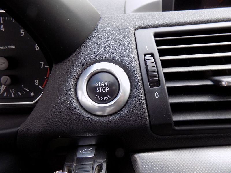 BMW Řada 1 (2006) 130i/M-Paket/NAVI/Bi-xenon/ - fotka 31 z 34