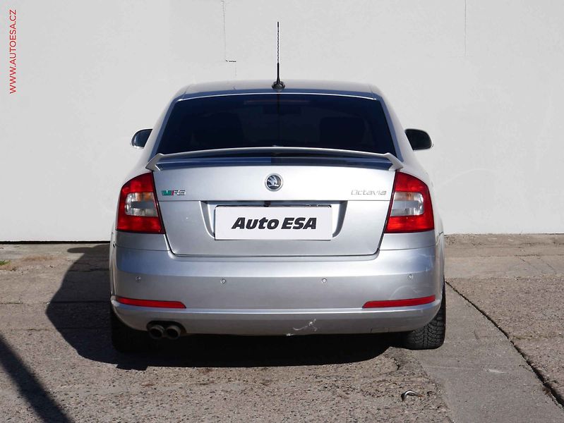 Škoda Octavia (2009) 2.0 TDi, RS, xenon, navi - fotka 5 z 15