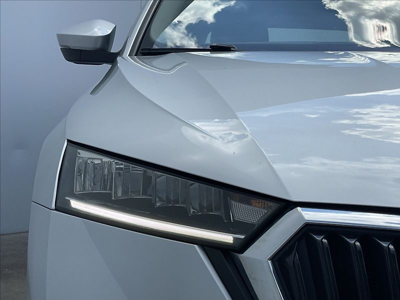 Škoda Octavia 2,0 TDI Combi Ambition Plus - fotka 21 z 23