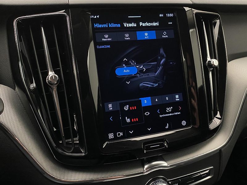 Volvo XC60 B4 AWD DARK PLUS REZERVACE - fotka 41 z 53