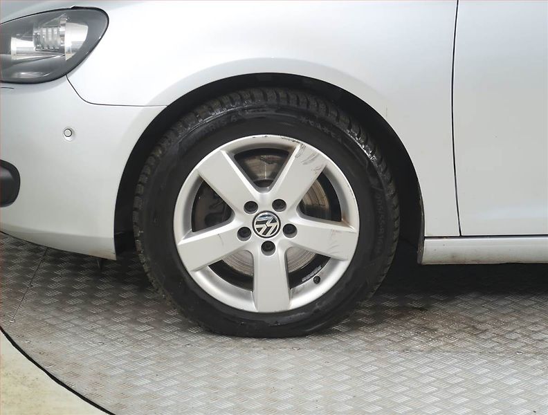 Volkswagen Golf (2012) 2.0 TDI, Automat, Navi - fotka 15 z 19