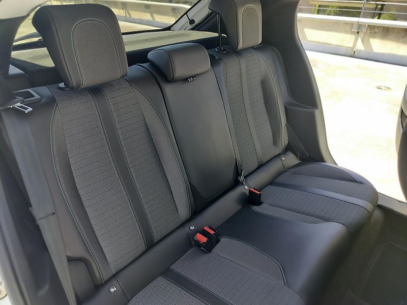 Peugeot 208 e, navigace - fotka 22 z 25
