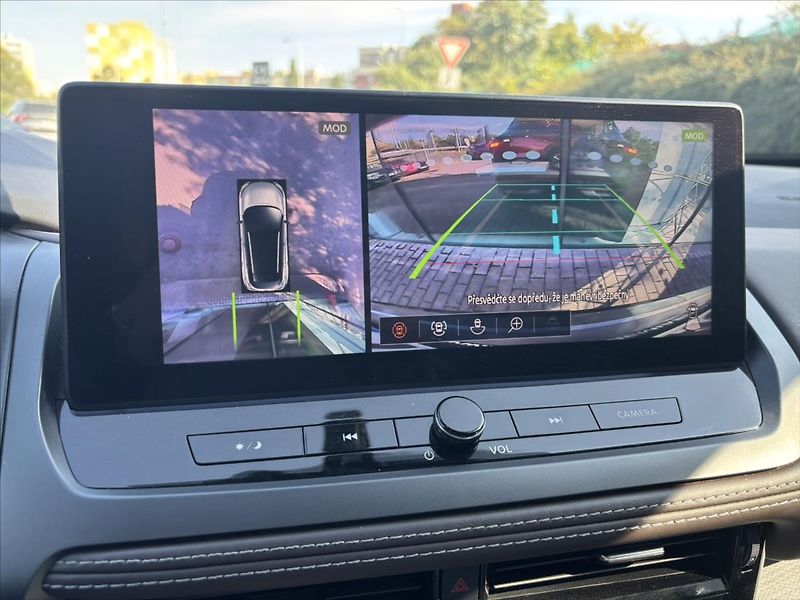 Nissan Qashqai 1,3 DIG-T AT 4x4 Tekna PANORAM - fotka 21 z 46