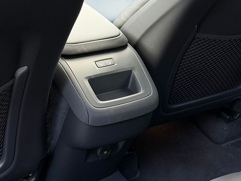Volvo XC90 PLUS B5, 360°, VZDUCH - fotka 14 z 24