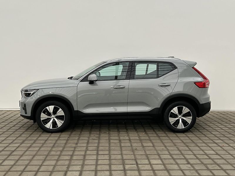 Volvo XC40 2.0 B3 ESSENTIAL - fotka 8 z 30