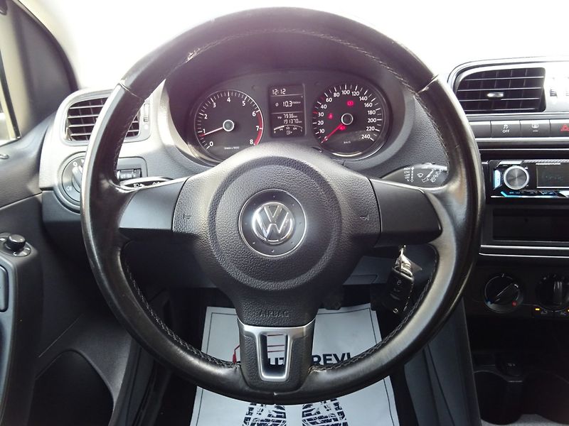 Volkswagen Polo (2011) 1.4i,63kW,s.kniha,klima,ALU - fotka 14 z 23
