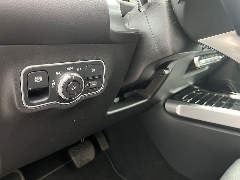 Mercedes-Benz GLB 200 d 4MATIC - fotka 12 z 18