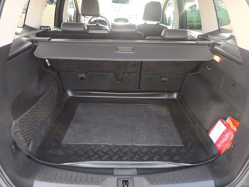 Ford Kuga (2015) - fotka 28 z 37