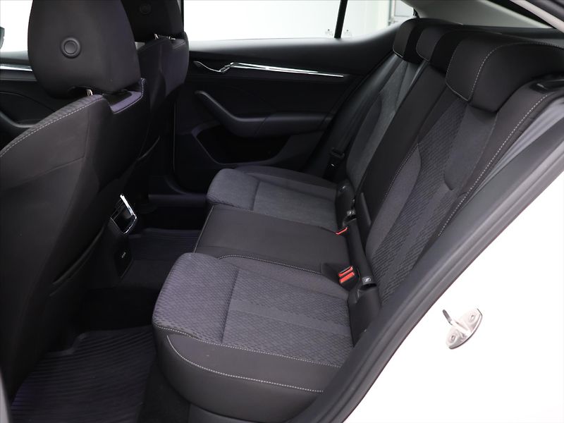 Škoda Octavia 1,5 TSI 110kW Style Aut.klima - fotka 13 z 31
