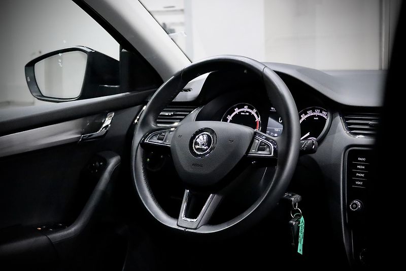 Škoda Octavia 3 FL Combi 1.5 TSI 110 kW - fotka 15 z 35
