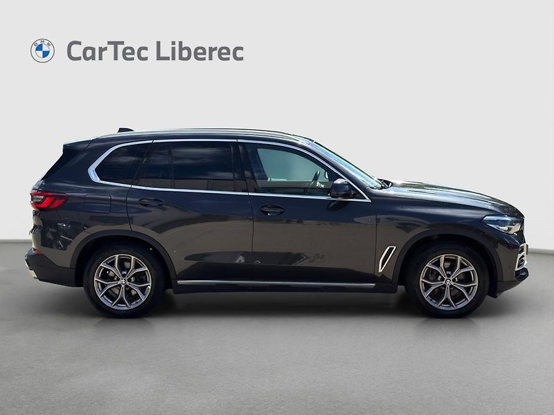 BMW X5 xDrive30d - fotka 5 z 23