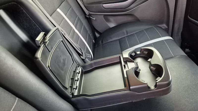 Ford Kuga (2011) 2.0 TDCi 4x4 Titanium, ČR - fotka 26 z 52