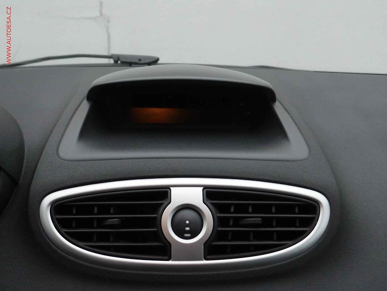 Renault Clio (2012) 1.2 16V, ČR, AC, tempo - fotka 11 z 15
