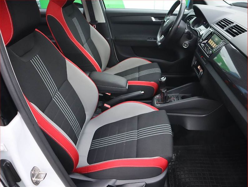 Škoda Fabia (2017) Monte Carlo 1.0 TSI, Navi - fotka 9 z 22