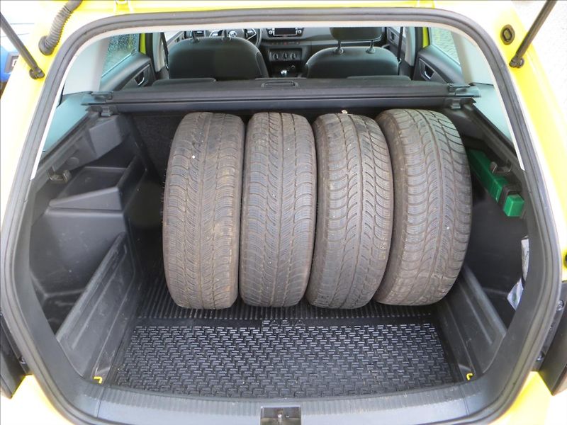 Škoda Fabia 1,0 TSI Ambition Tour ČR - fotka 7 z 24