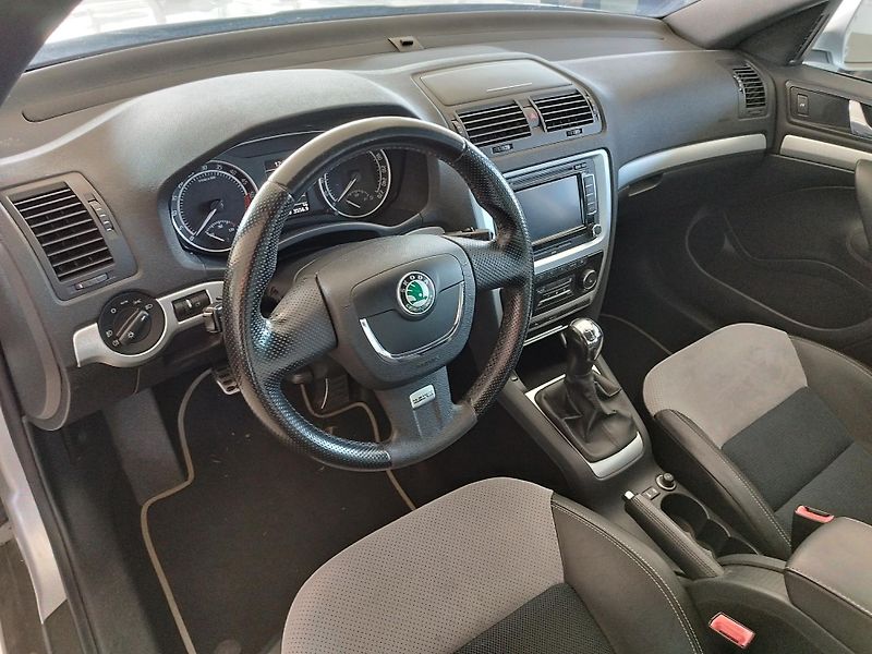 Škoda Octavia (2009) RS 2,0TDi 125 LED ALU SERVISKA - fotka 20 z 38