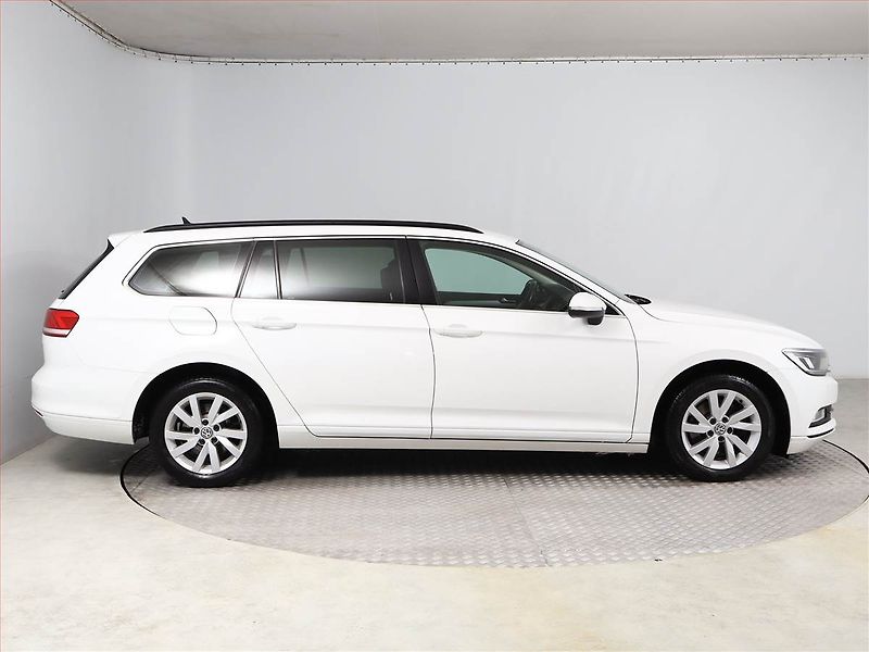 Volkswagen Passat (2018) Comfortline 2.0 TDI, Automat - fotka 6 z 18