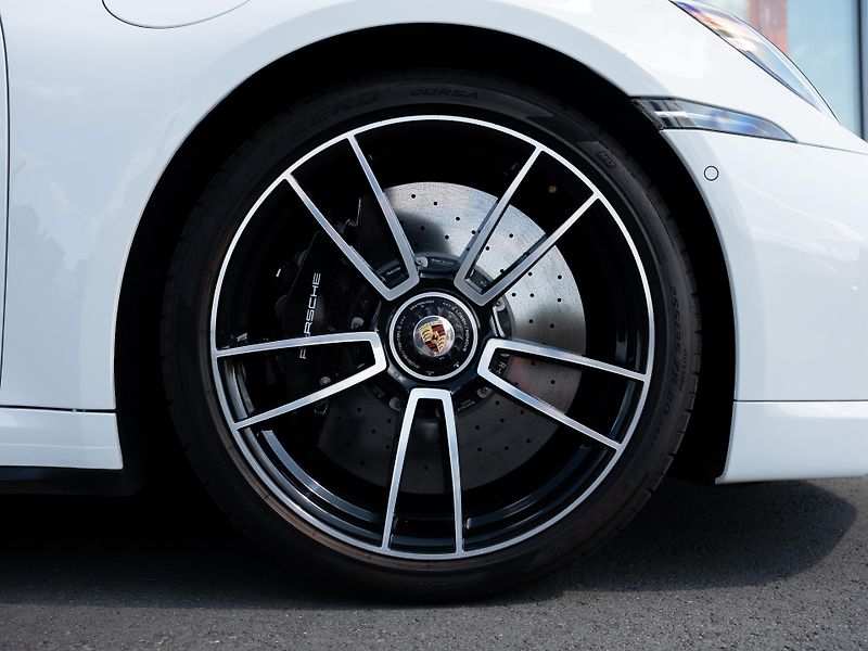 Porsche 911 Turbo S Cabriolet - fotka 11 z 29